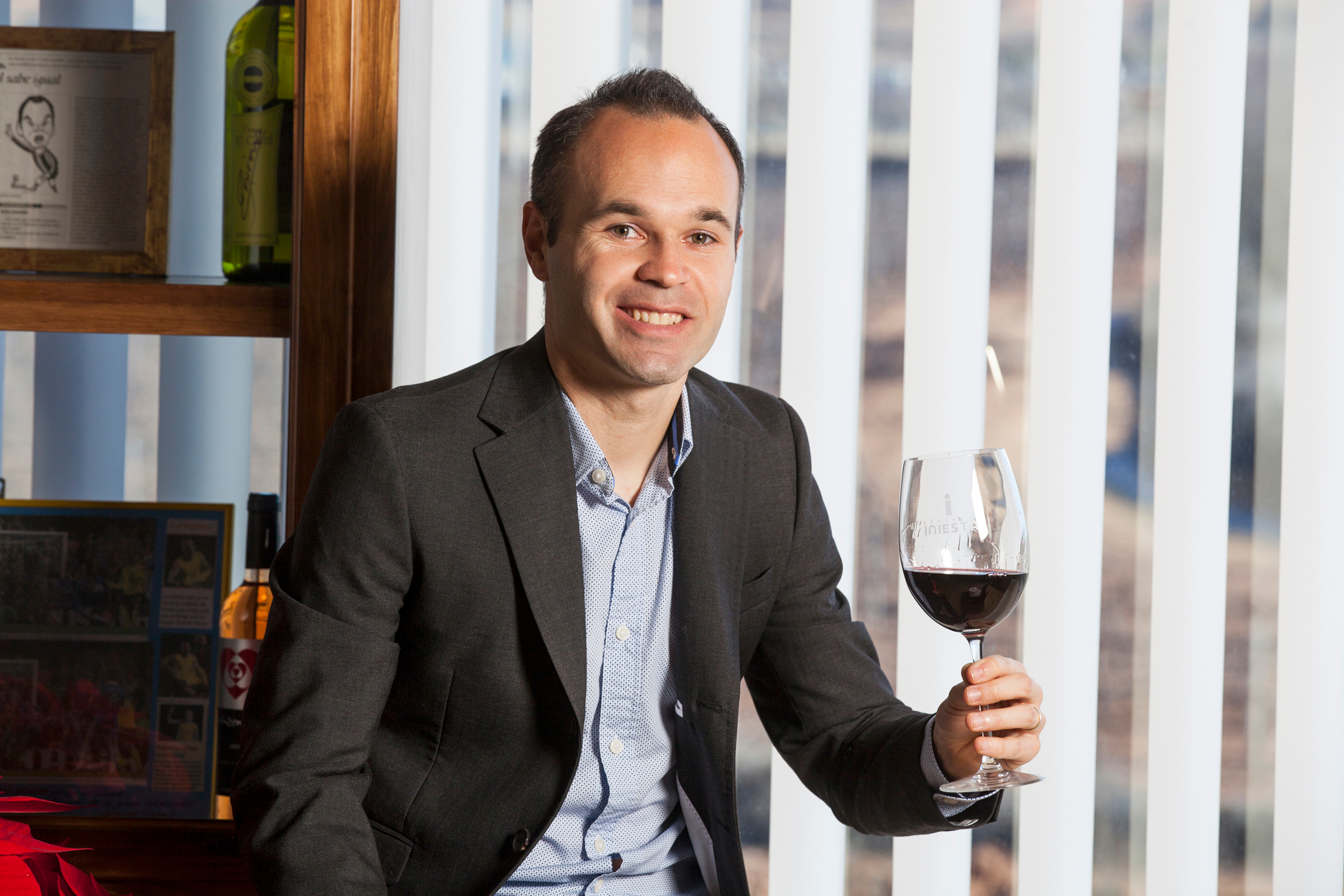 TA：纽卡32岁中卫拉塞尔斯接近离队，预测球员将加盟莱斯特城